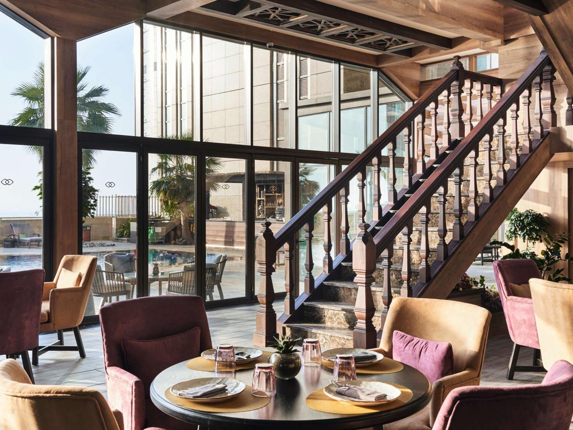 Sofitel Abu Dhabi Corniche Exterior foto The restaurant
