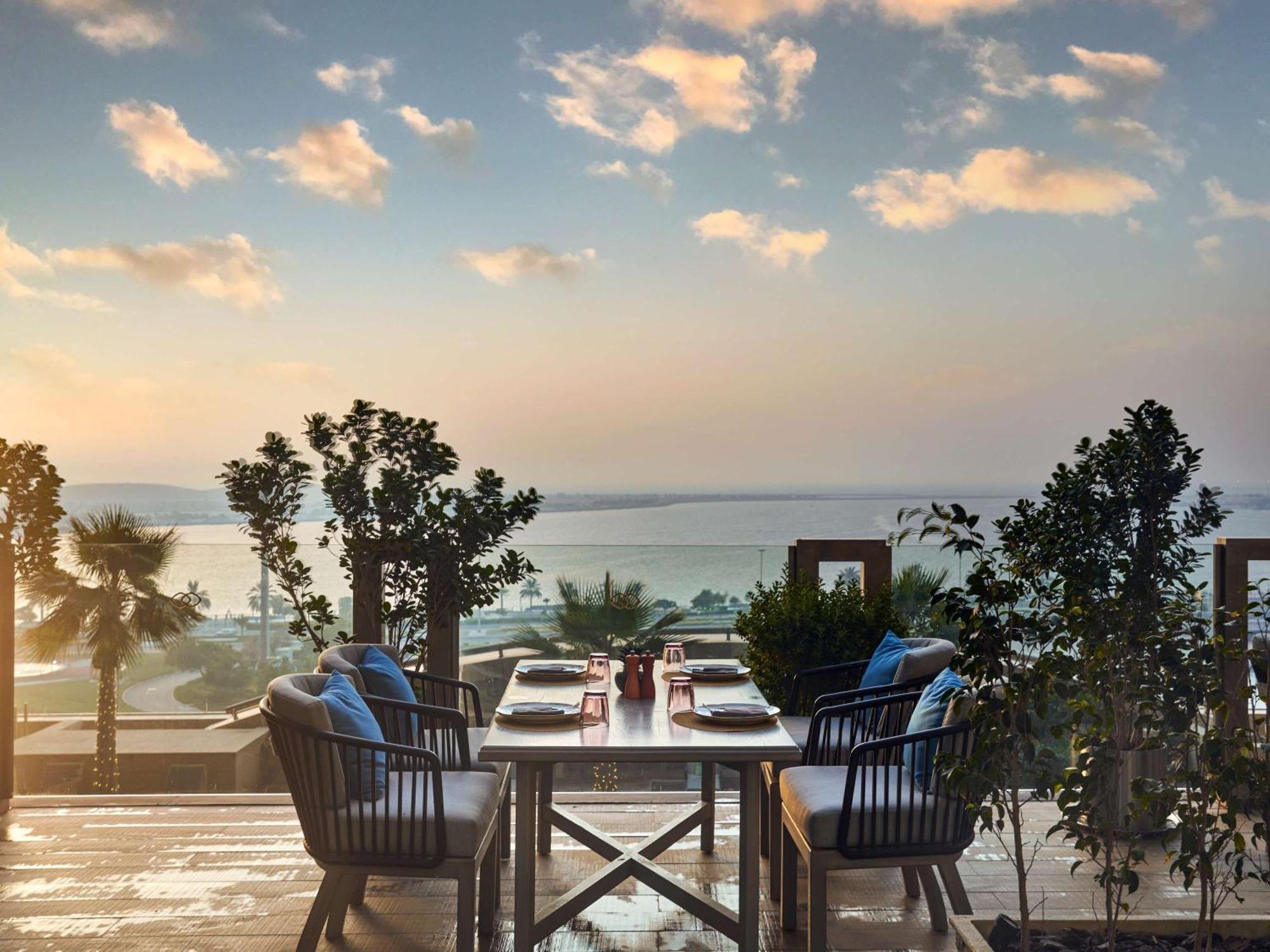 Sofitel Abu Dhabi Corniche Exterior foto View from the rooftop